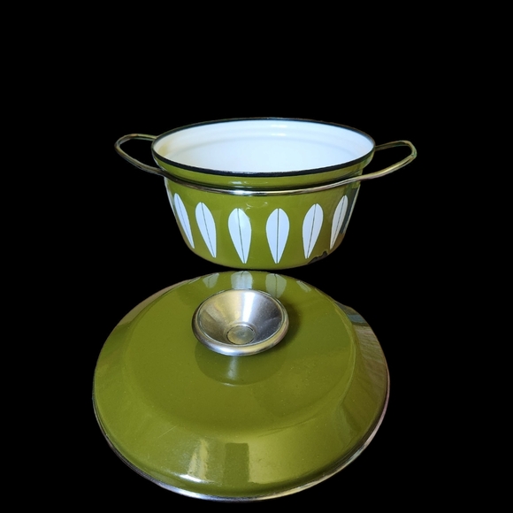 Cathrineholm green lotus covered casserole dish - Picture 2 of 4